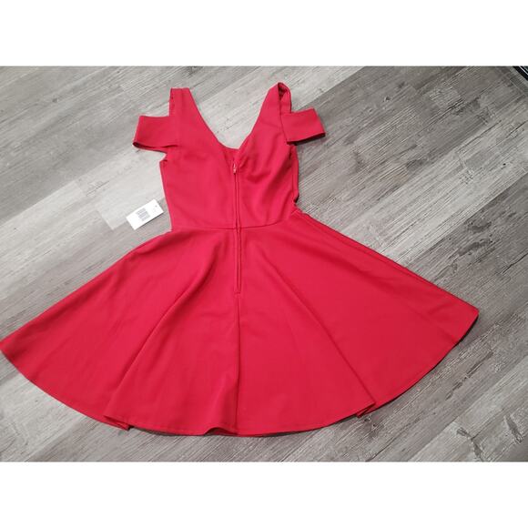 Jodi Kristopher Sexy Exposed Shoulder Low V Cut True Red Flare Swing Dress - Picture 3 of 8